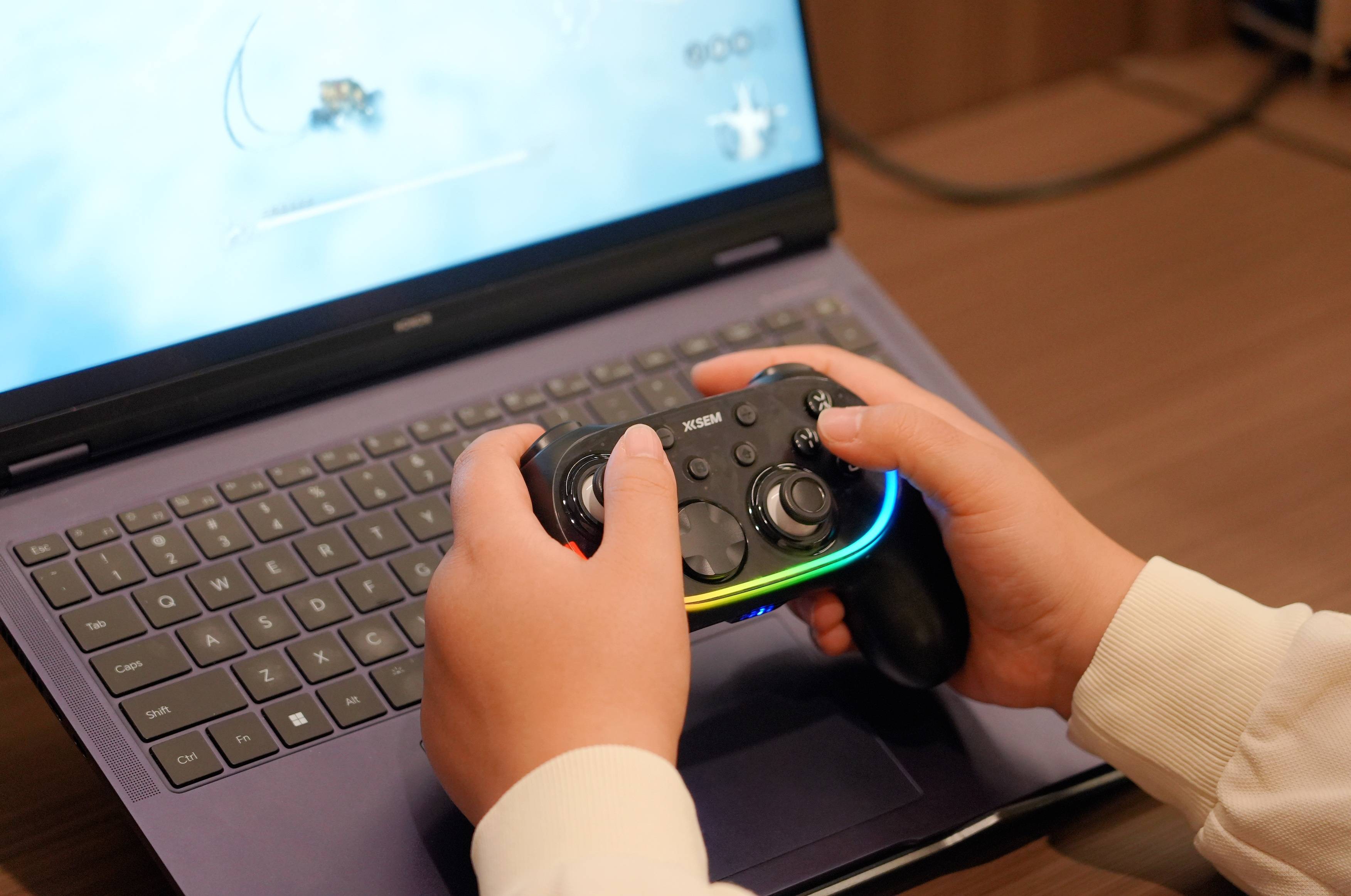 百元价位，原装手感？西圣GC1游戏手柄深度体验分享