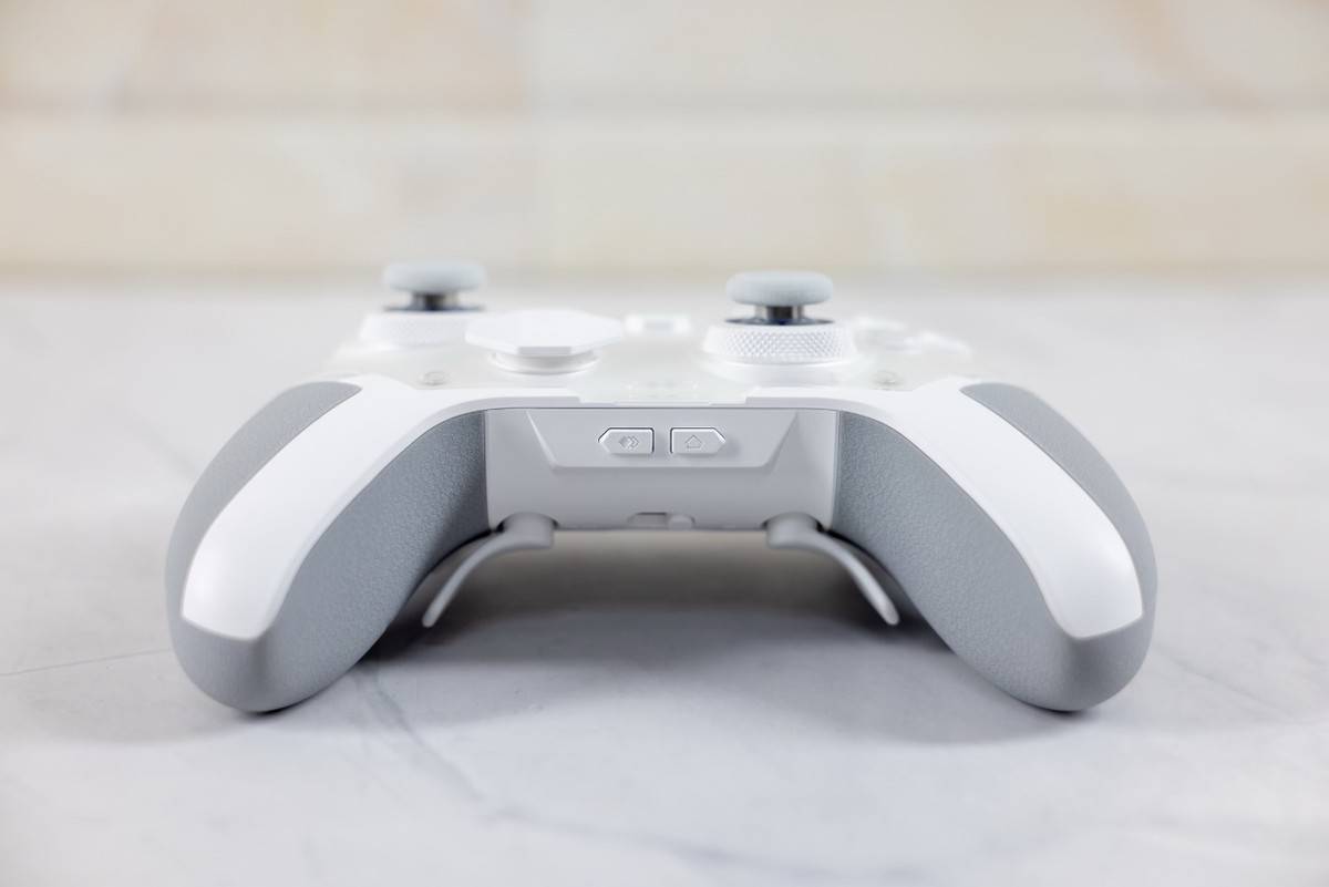 手感出色，AI加持功能更强，北通鲲鹏40御铠白游戏手柄体验