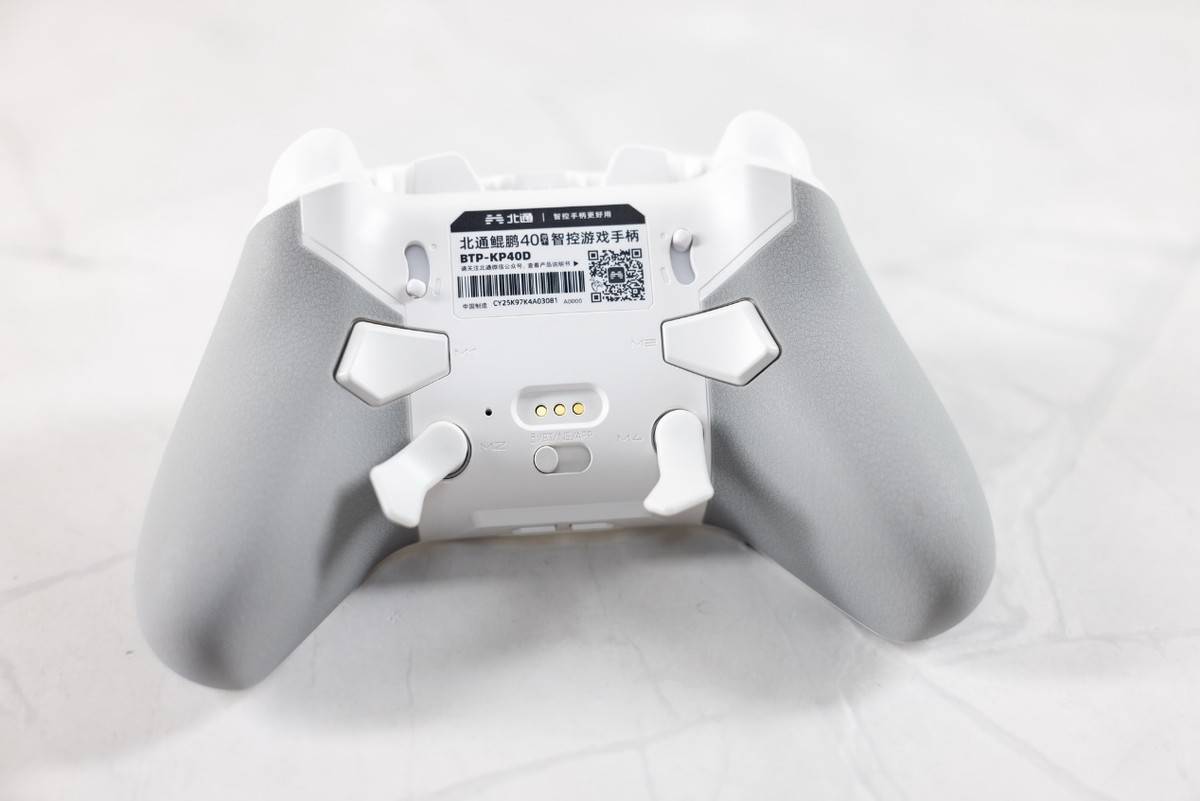 手感出色，AI加持功能更强，北通鲲鹏40御铠白游戏手柄体验