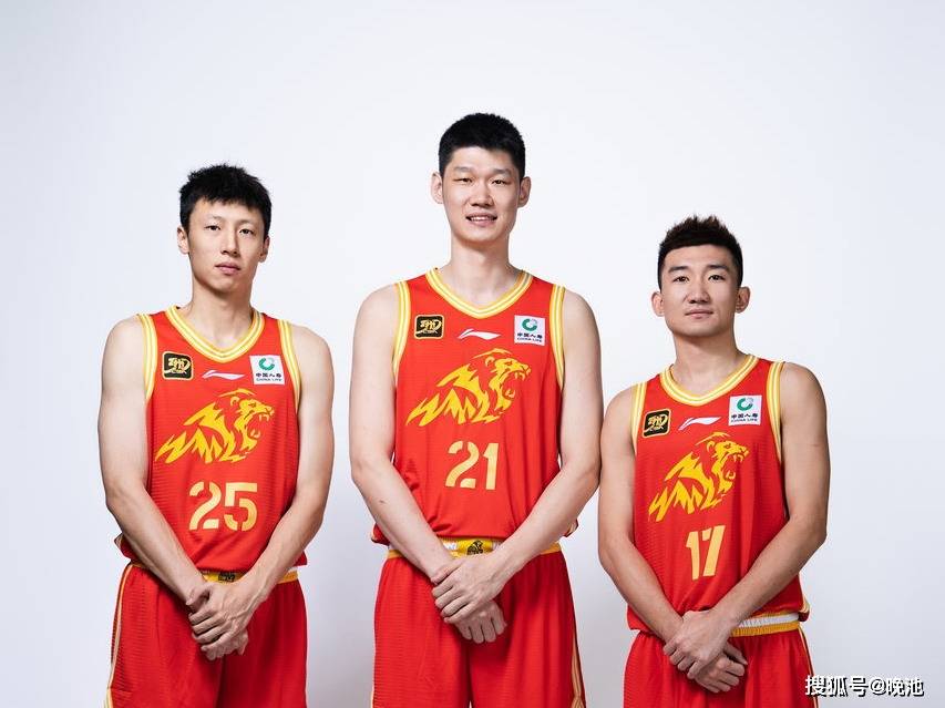 CBA浙江广厦PK上海男篮名单出炉，孙铭徽+胡金秋+张镇麟+王哲林等出战，央视频直播