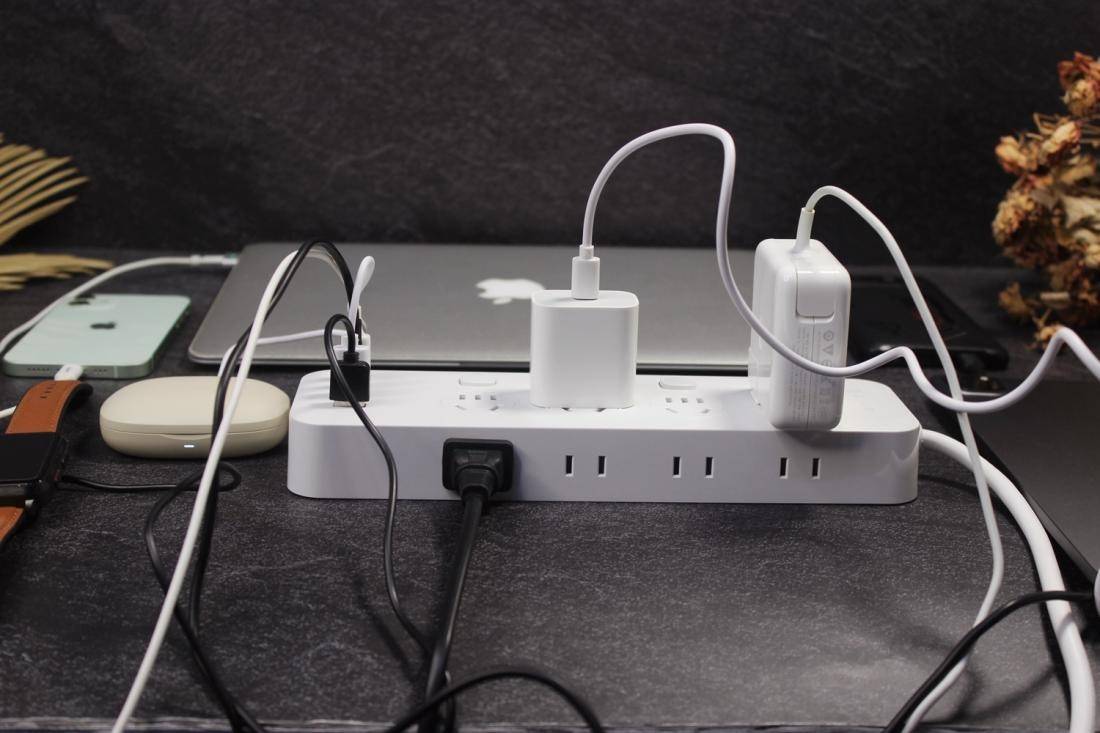 桌面太乱？插头打架？奥睿科“胖瘦”多功能插排终极选购指南