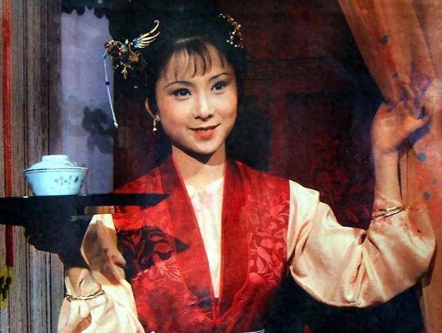 古代夫妻睡觉时，通房丫鬟就守在床边，夫妻俩真不感觉尴尬吗？