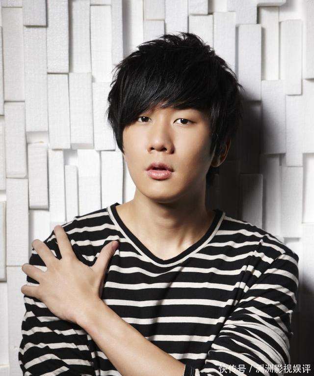 林俊杰官宣仅3天,恶心一幕上演,女友赌场发广告父亲被扒?