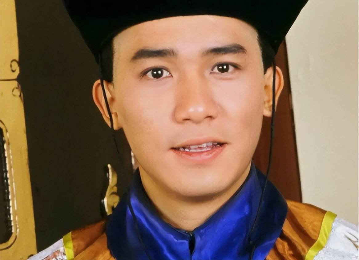 54岁古天乐和63岁梁朝伟的近照,医美老去和自然衰老,区别太大了