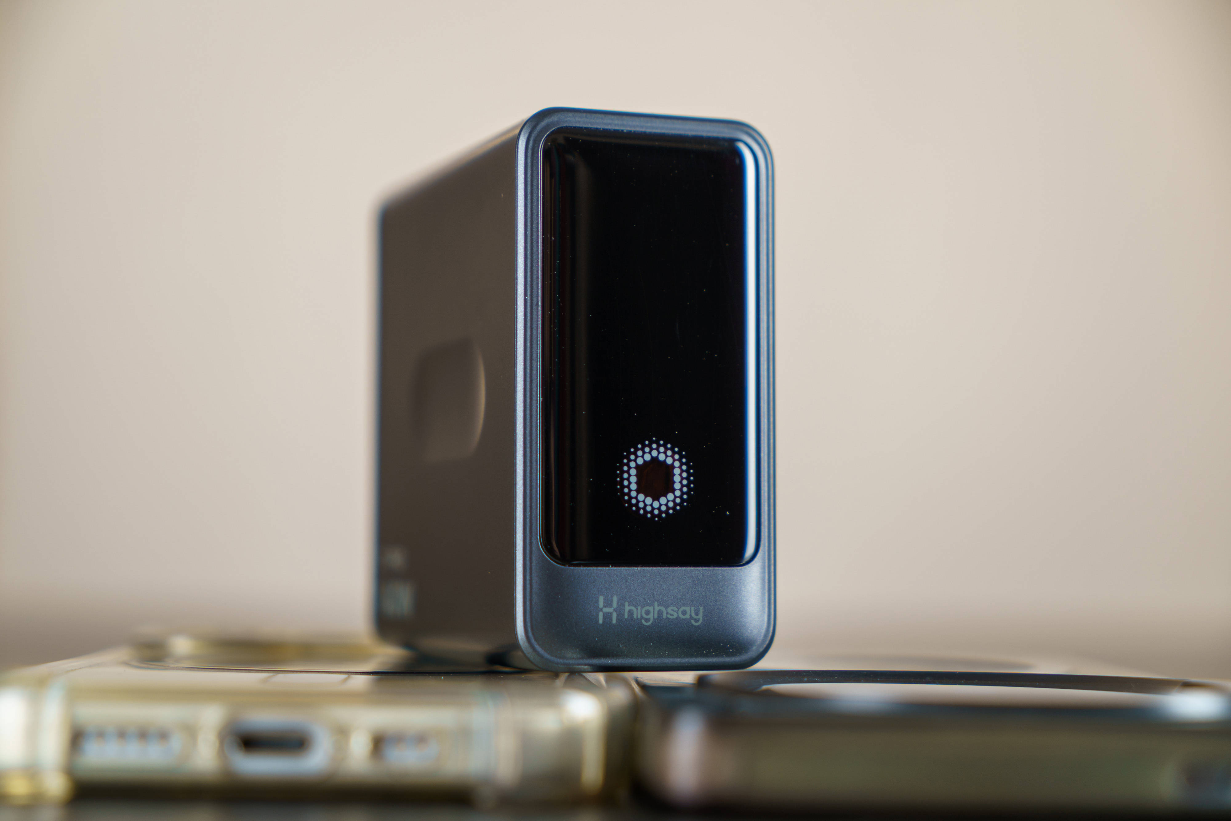 新品牌出的屏显氮化镓多口充电器值得买吗?海赛力C1 Pro体验分享