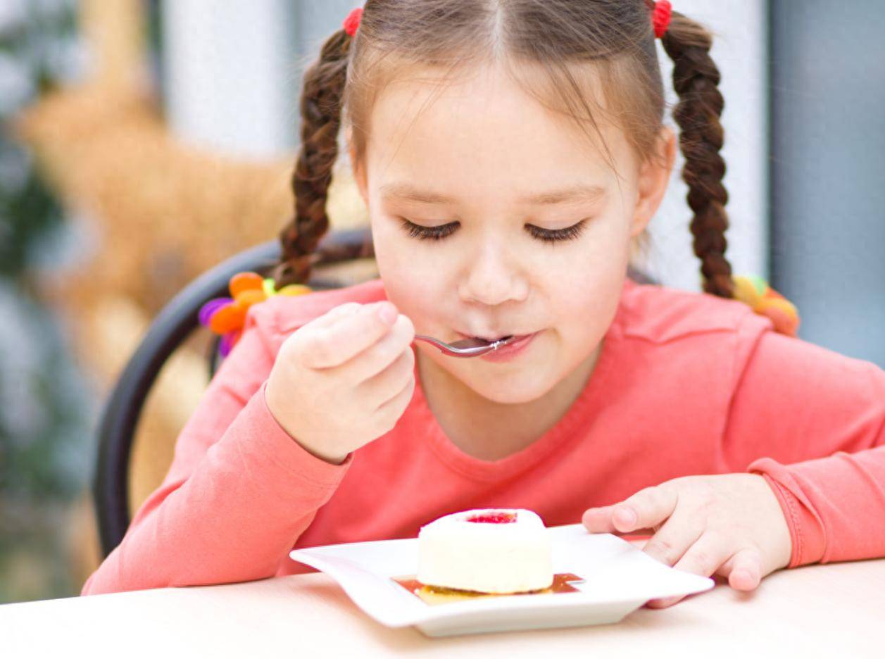 四岁女孩乳房发育确诊性早熟！医生：四少吃一不碰两控制