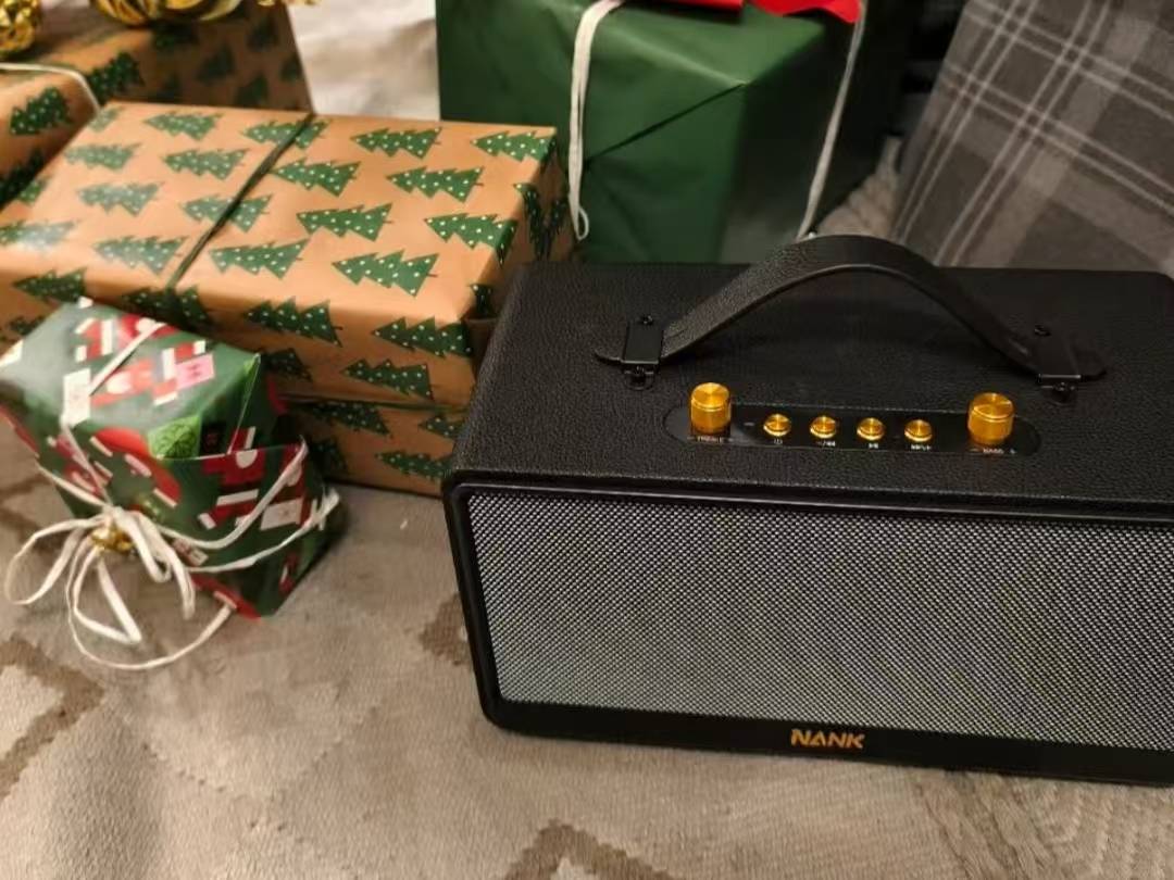 送礼送什么显高档又实用?这款复古蓝牙音箱简直不要太合适,皮质外壳,档次瞬间提升!