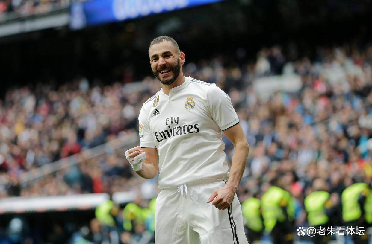 رؤية مورينيو الثاقبة: لماذا ضحى بـ "سفاح" مثل هيغواين من أجل بنزيما؟ كواليس غيرت تاريخ ريال مدريد!