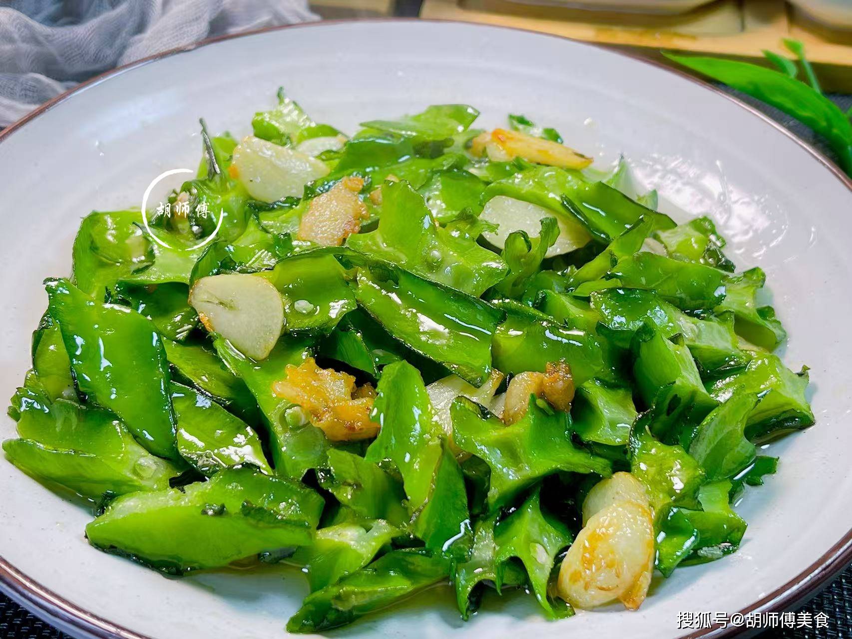 越吃眼睛越亮的菜！中老年使劲吃，一排毒、二清肝明目、三健脾胃，别不懂吃