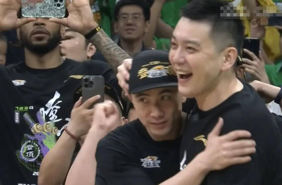 杨鸣离职，辽宁男篮最大输家浮现！赵继伟或成首个离队风暴中心