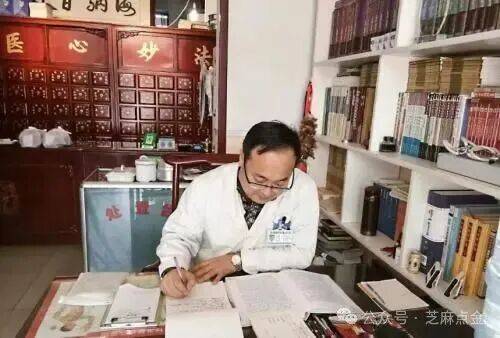 《国医伴你行》“国医大师”的直播间:藏着专坑老人的陷阱(图4)