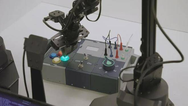 微软Rho-alpha模型能否把机器人真正带入物理智能的世界？