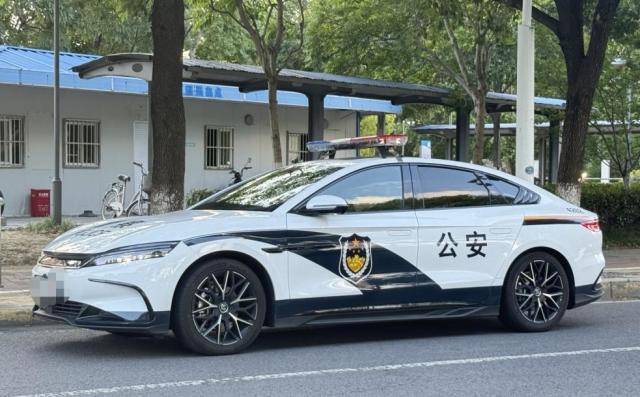 比亚迪警务车，《守护解放西》镜头外的实力答卷