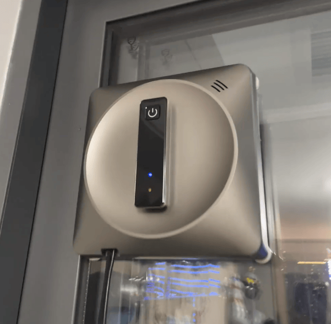 高层擦窗机哪个效果更好？擦玻璃神器哪种好用怎么选？内行人说实话！盯准这4点不花冤枉钱！