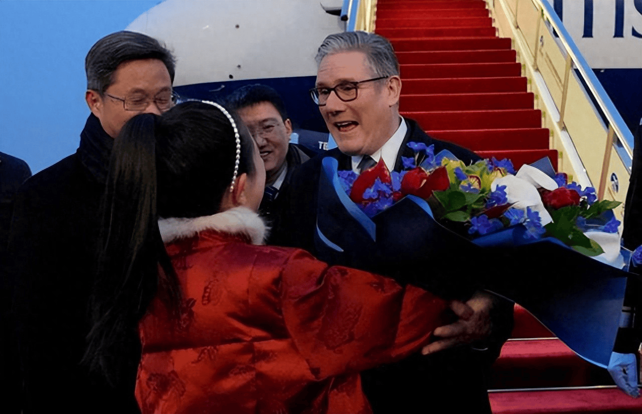 英国的请求，中方当场爽快答应，送给斯塔默的两句话，值得他细品