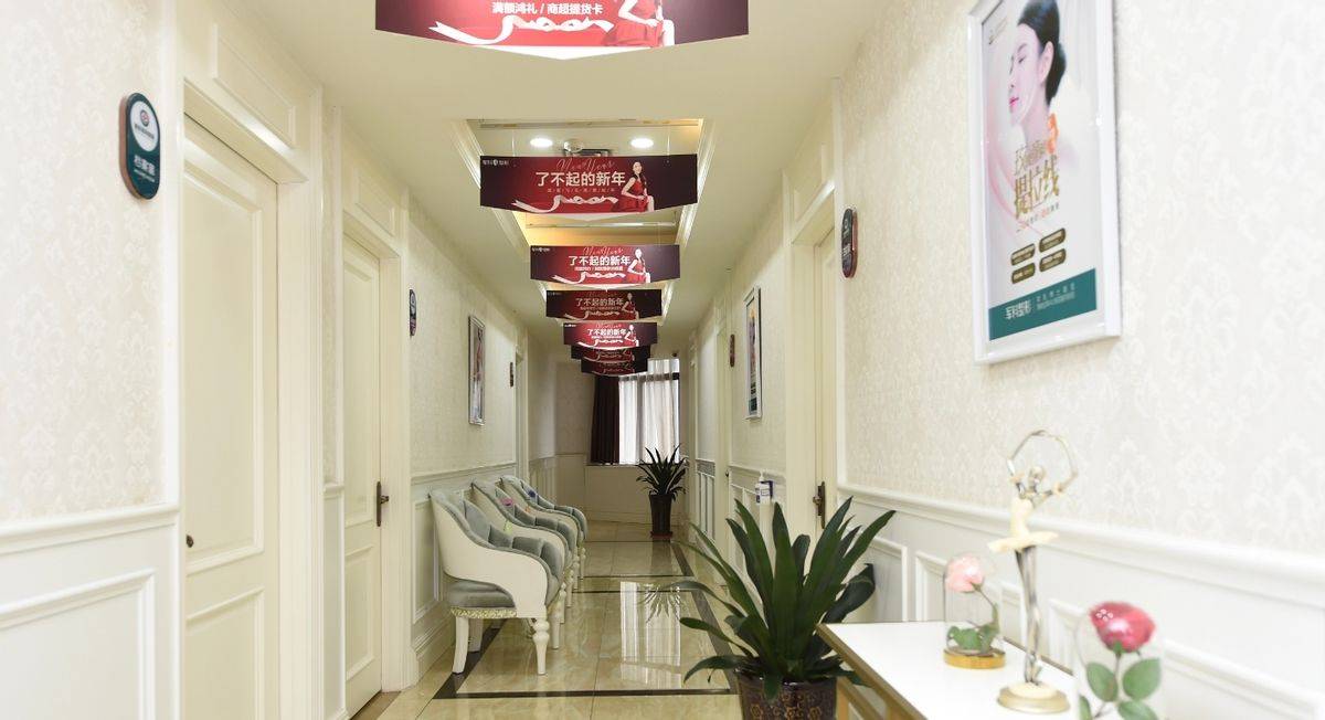 重庆军科整形被曝指导学生隐瞒身份贷款 偷看手机查询联系人(图2)