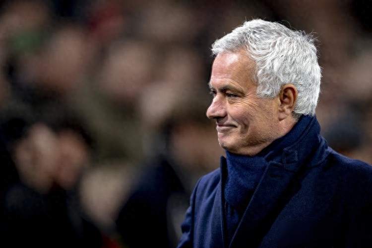 穆里尼奥再谈皇马重逢，一场拥抱搅动欧冠旧账，人性在规则缝隙