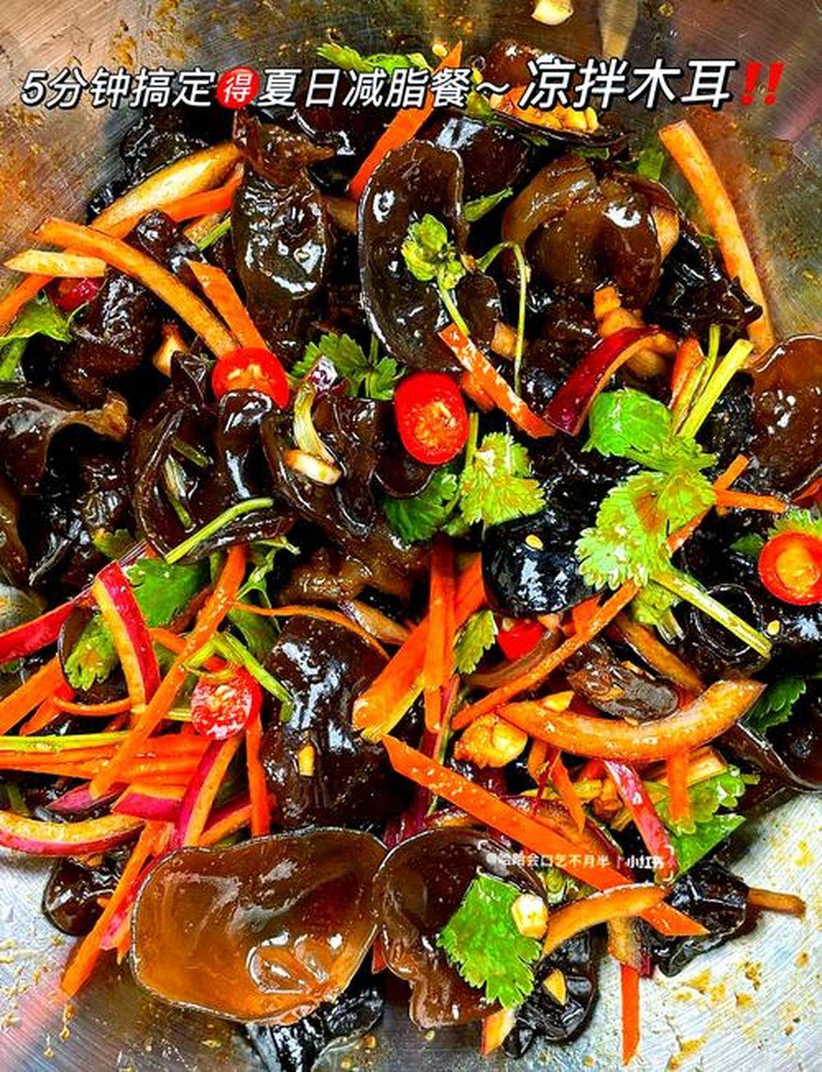 记忆里的凉拌木耳：那口脆爽，才是夏天最对味的解药