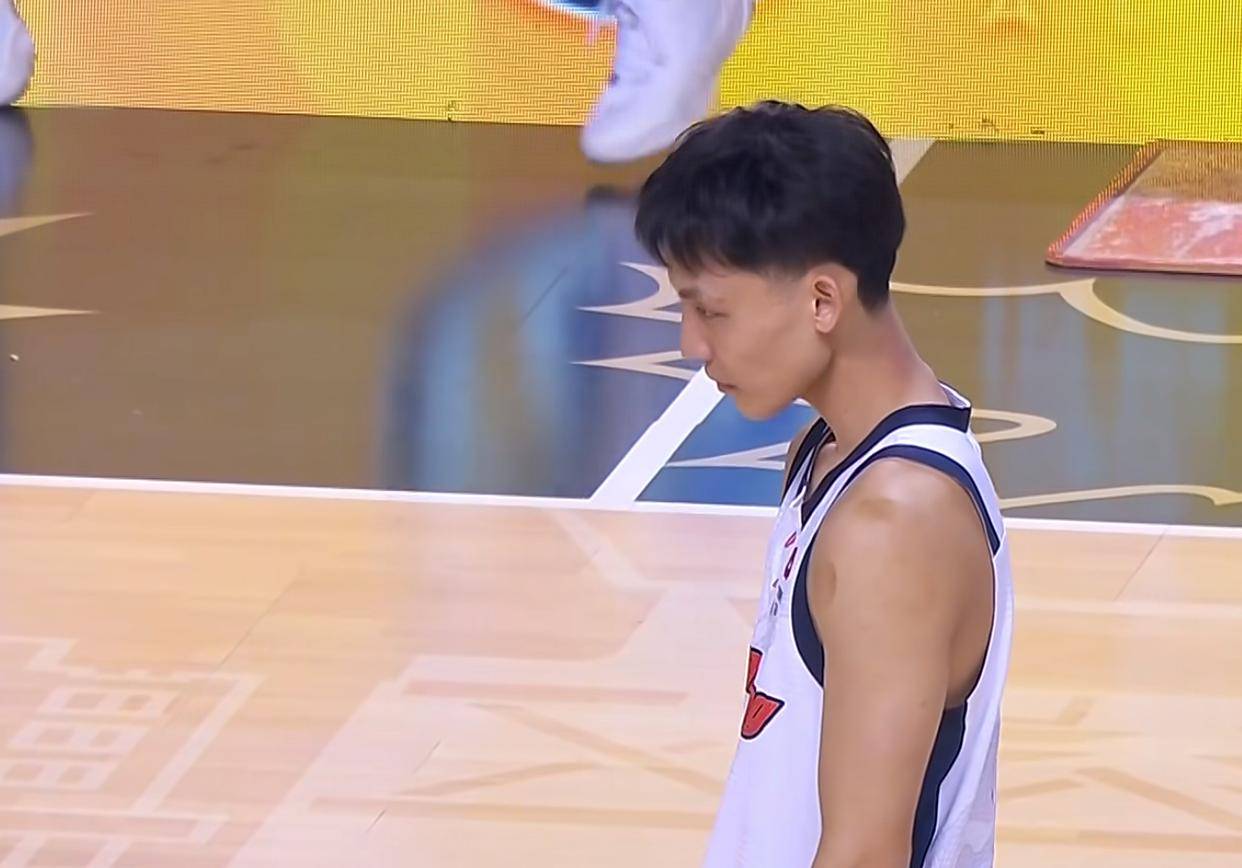 无缘国家队12人大名单？徐杰伤情曝光，男篮后卫线惨遭重大打击！
