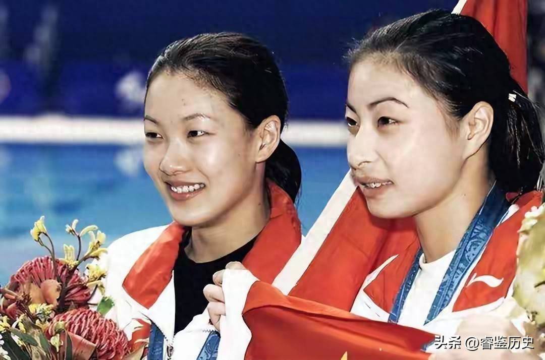 恩爱23年敌不过现实，73岁梁锦松衰老憔悴，47岁伏明霞仍貌美如花