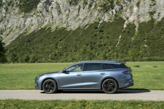 比亚迪2025年销量跻身全球前五，创中国车企集团历史最高纪录