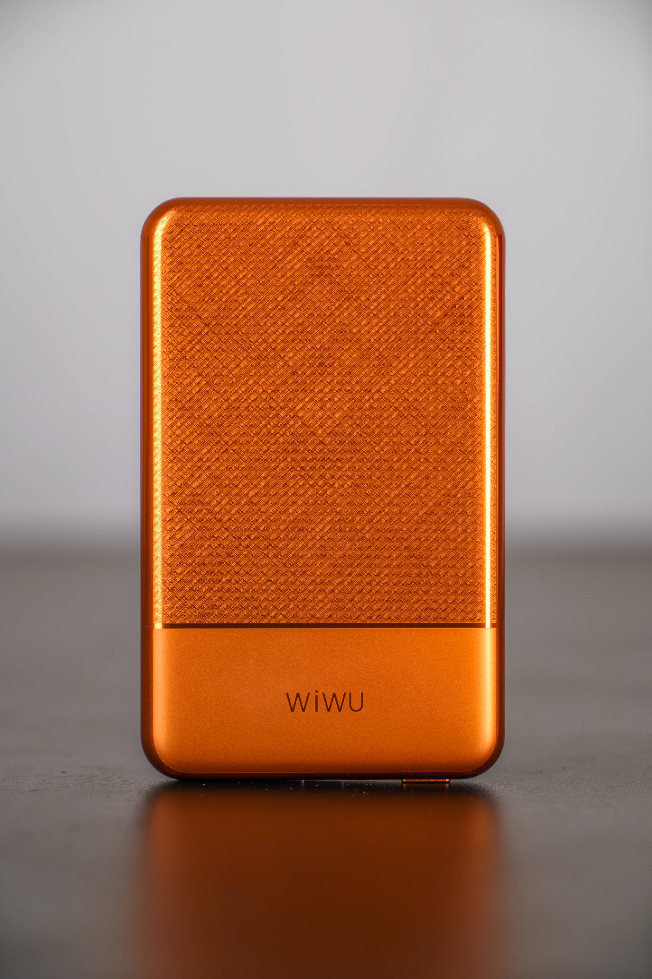 高颜值充电宝又多个选择-唯吾WIWU超薄MagSafe磁吸充电宝体验分享