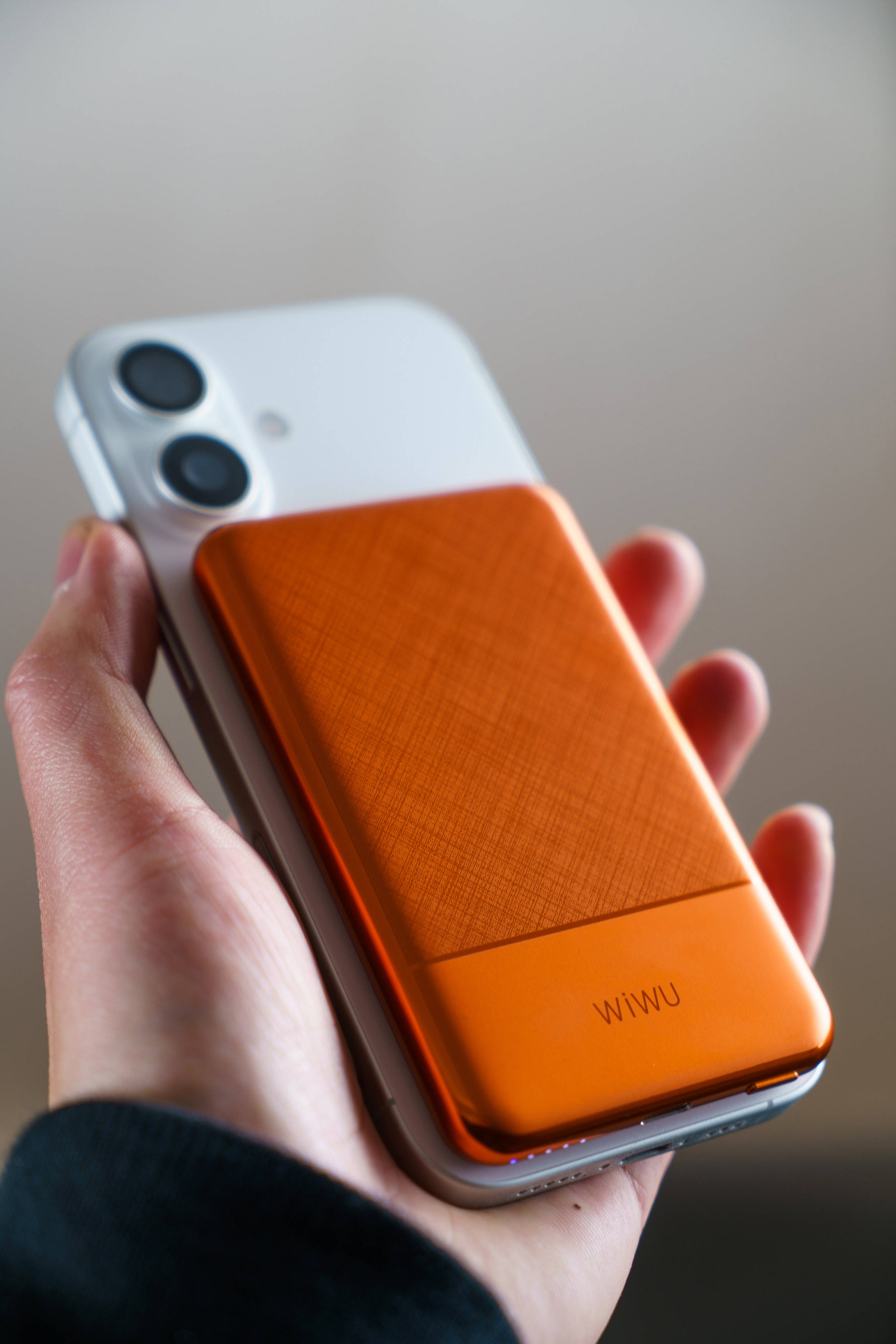 高颜值充电宝又多个选择-唯吾WIWU超薄MagSafe磁吸充电宝体验分享