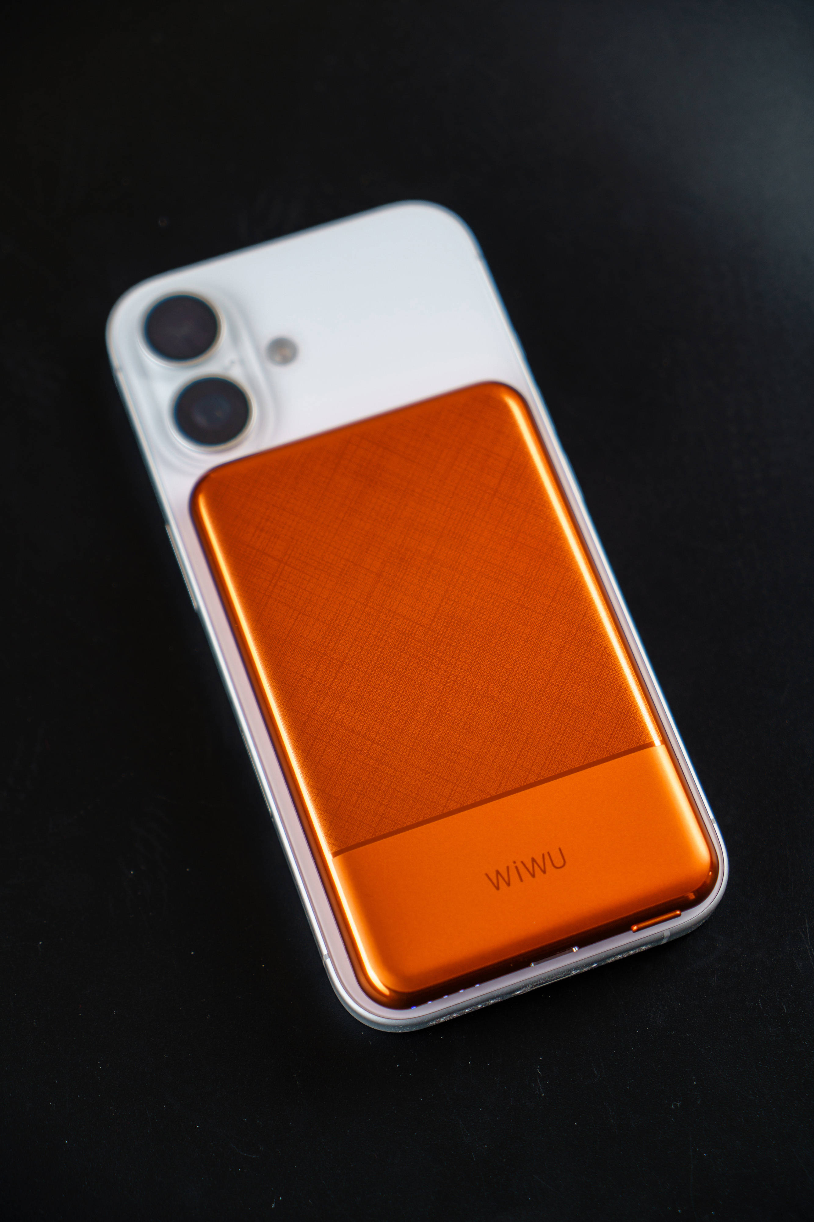 高颜值充电宝又多个选择-唯吾WIWU超薄MagSafe磁吸充电宝体验分享