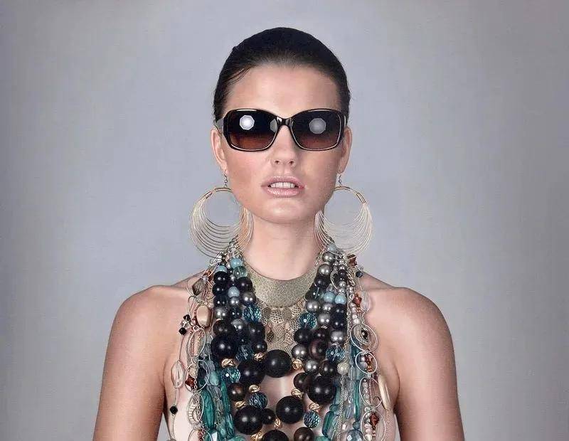 看！美女画家如何用画笔定格完美瞬间！