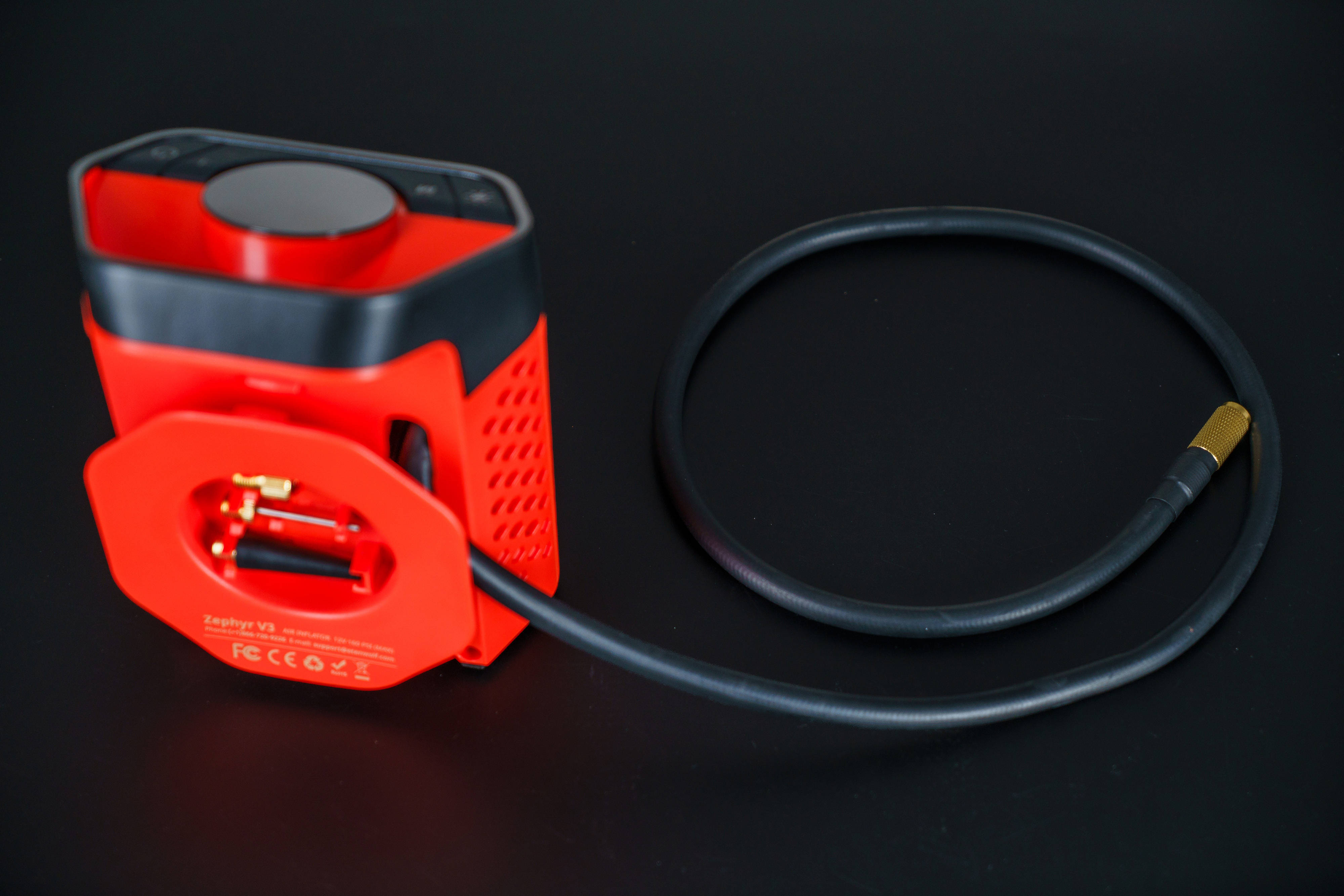 有线的性能、无线的便携！这款“既要又要”的毅狼V3旋风车载充气泵了解一下