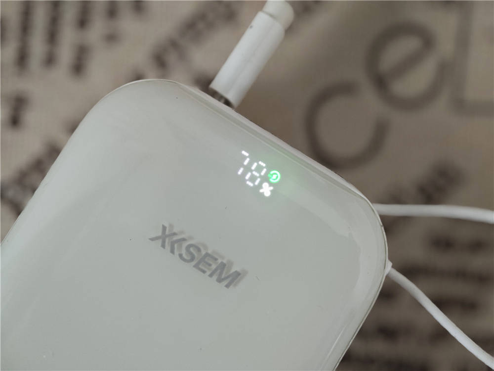 西圣PB-S半固态充电宝：自带双线，支持快充，安全耐用