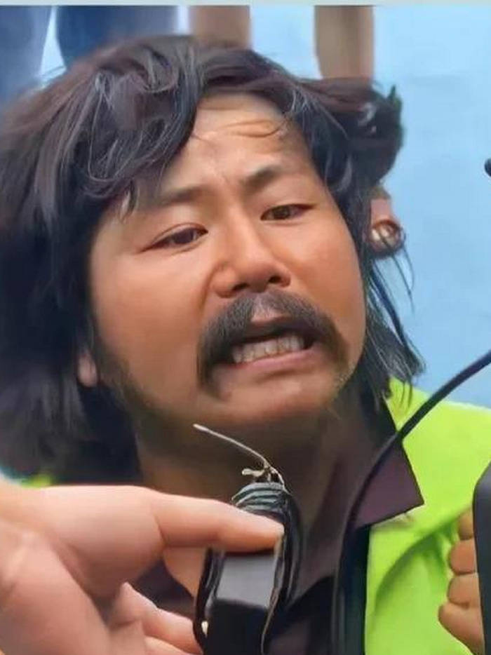 残疾拾荒者胡雷心中有大爱,资助贫困儿童上学累计超百万