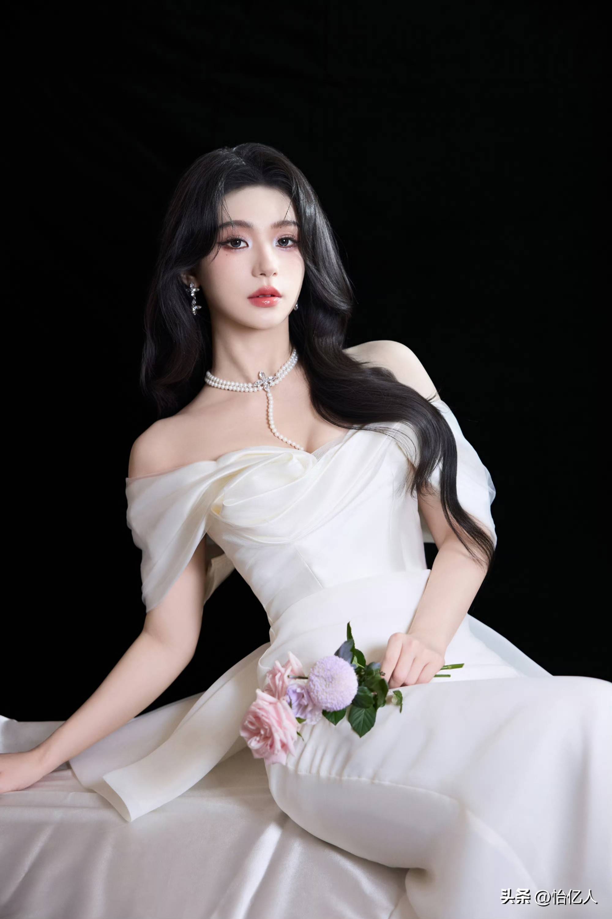 湘西苗族出美女胡亦瑶166cm蚂蚁腰+纯欲脸这身材我酸了