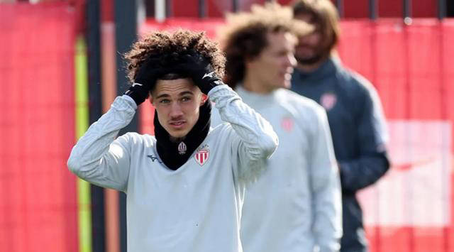 欧冠焦点战：摩纳哥迎战巴黎圣日耳曼，恩里克满怀信心寄望球队表现