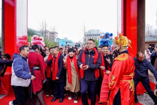 三声鼓响，唤醒安顺：一座古城的文化守正与创新