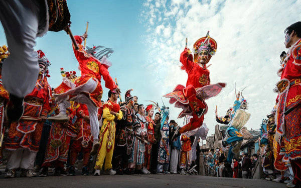 黄河潮涌贺新春，慢旅深游启新篇 九曲黄河万里情浓厚年味 引领春节旅游新风尚