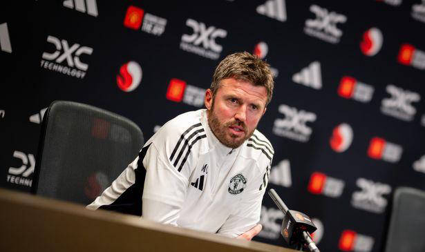 一夜巨变！曼联新帅人选浮出水面，欧冠前景再添悬念