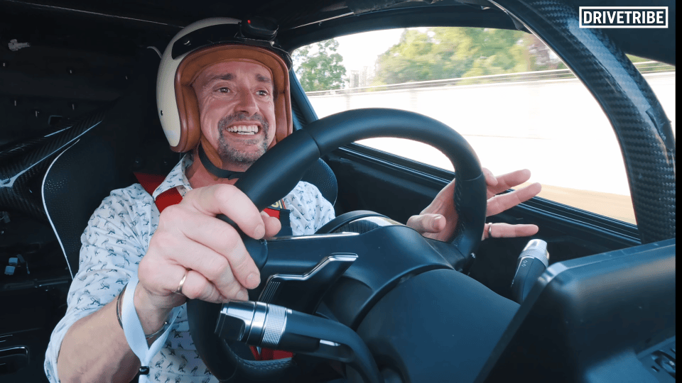 能让传奇车评人哈蒙德全程惊呼牛逼的车子,不是小米SU7Ultra!也不是兰博基尼Revuelto!而是比亚迪的仰望U9Xtreme