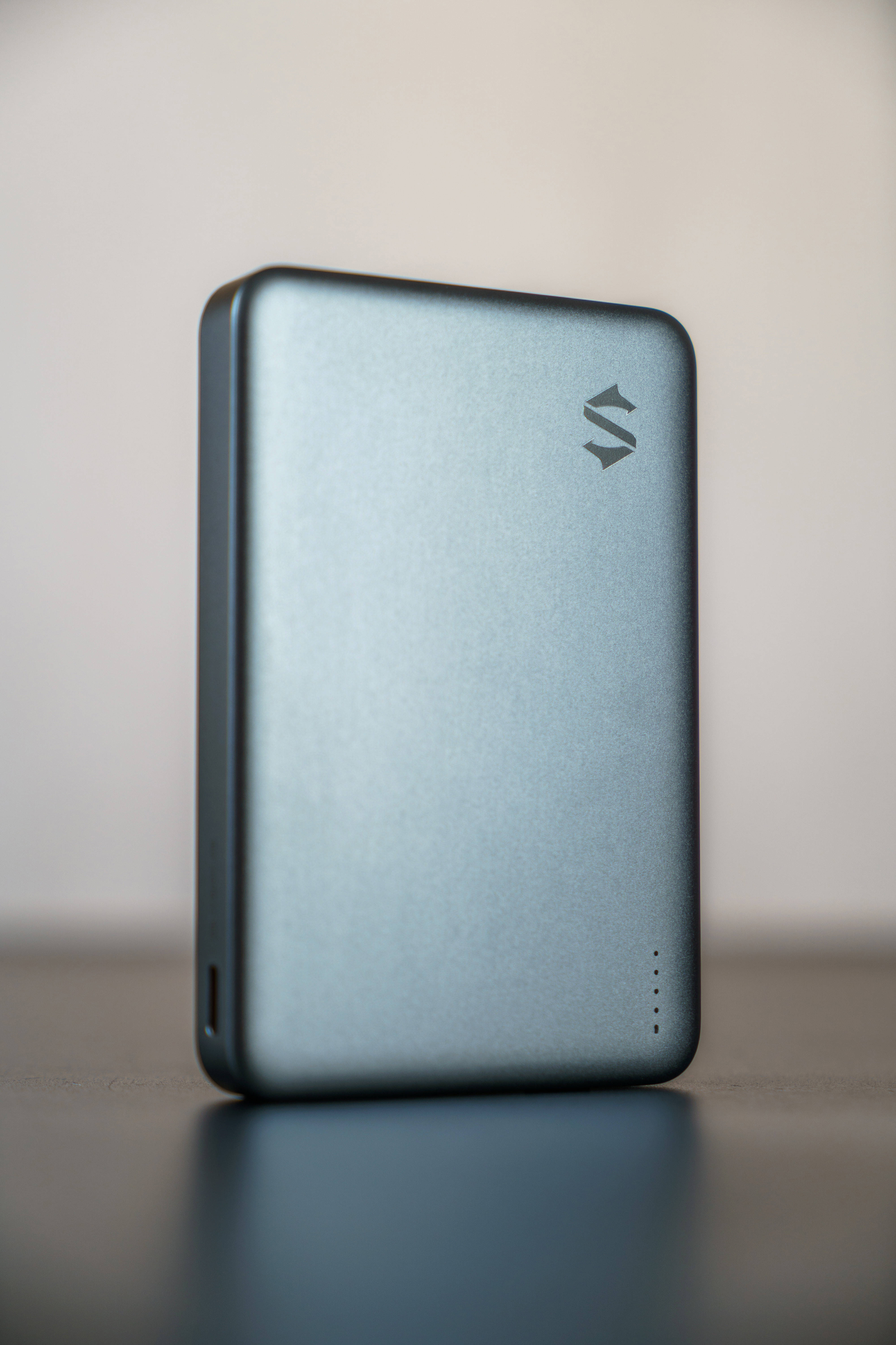 真15W无线快充的黑鲨刀锋3自带线磁吸充电宝体验分享