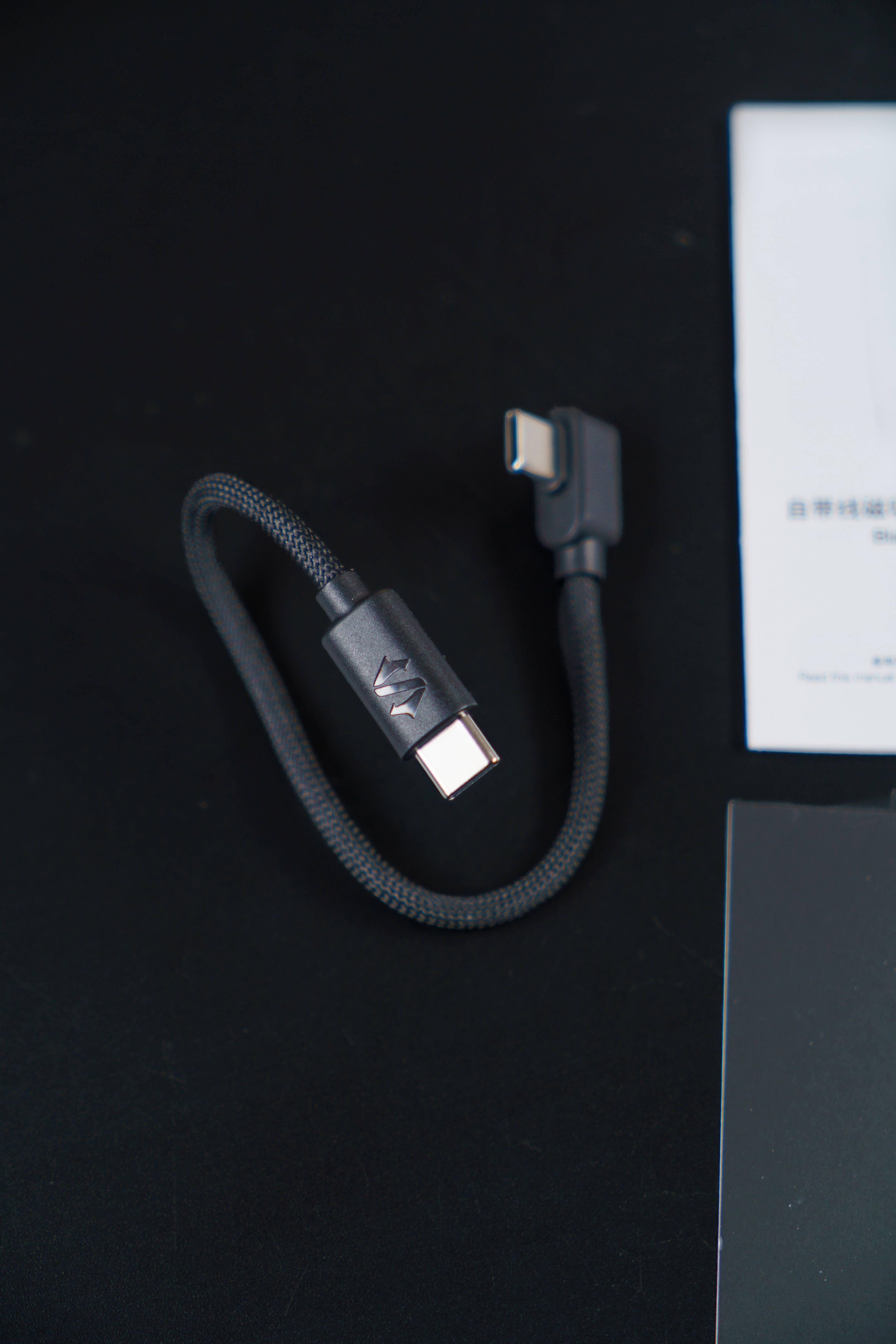 真15W无线快充的黑鲨刀锋3自带线磁吸充电宝体验分享