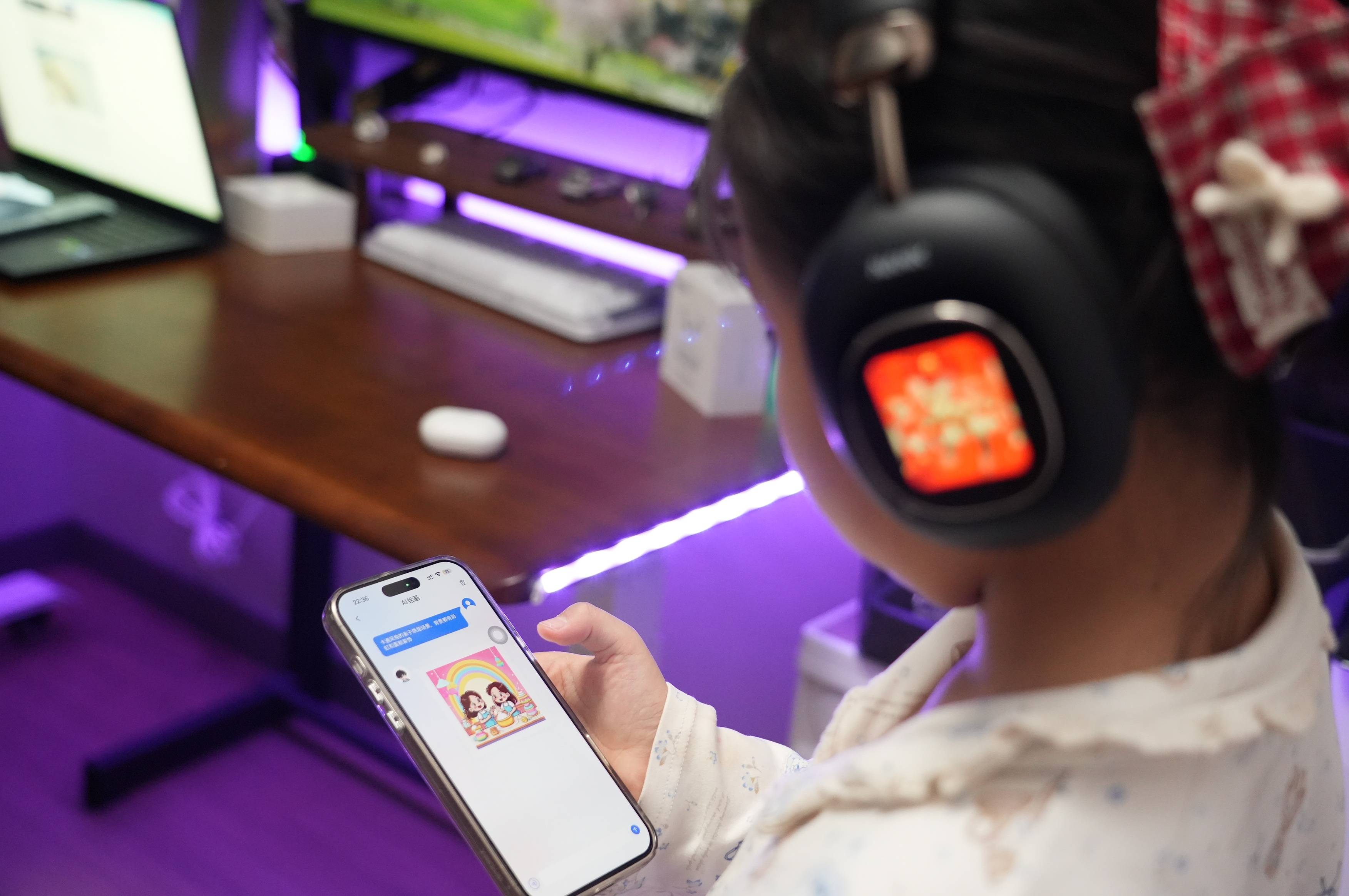 头戴耳机新卷王！南卡Show实测：灵动屏+顶格音质通勤娱乐全拿捏