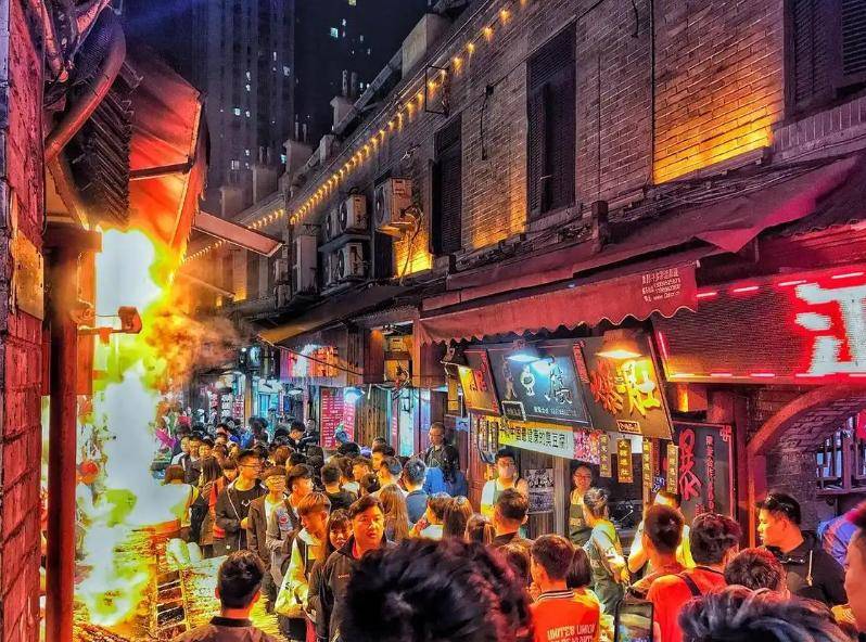 图片[10]-大量外国人涌入中国！钻小巷逛菜场，免签后体验式旅游爆火 -华闻时空