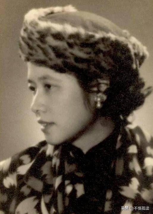 35岁凌叔华出轨27岁老外,丈夫当场抓奸却不离婚,原因令人唏嘘!