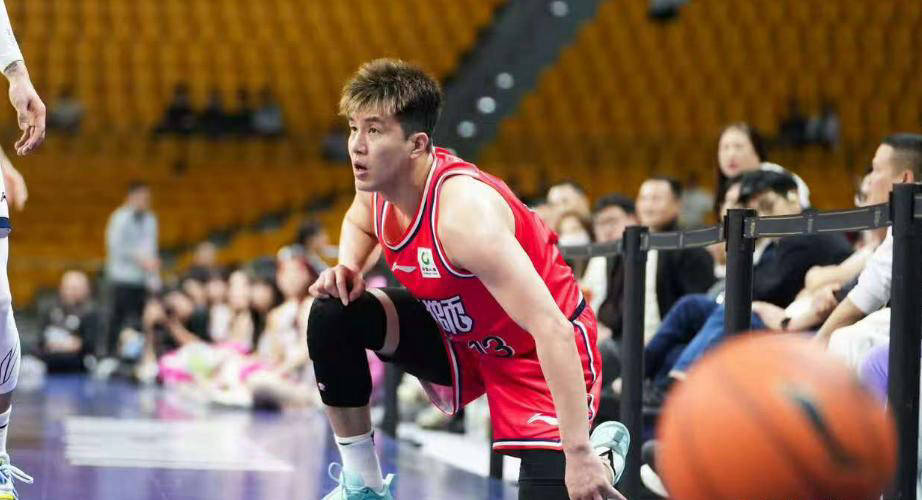 CBA最新动态：郭艾伦伤情严峻或将退役，北京首钢锁定骑士旧将补强阵容