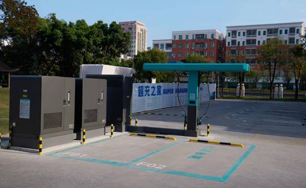 比亚迪发布第二代刀片电池及闪充技术，引领新能源汽车迈入闪充时代-最极客