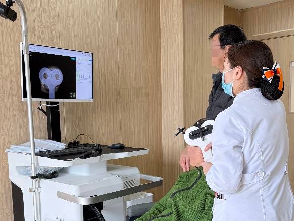 全国两会 | 从被动应对到主动防御，盈康一生探索阿尔茨海默病防治新路径