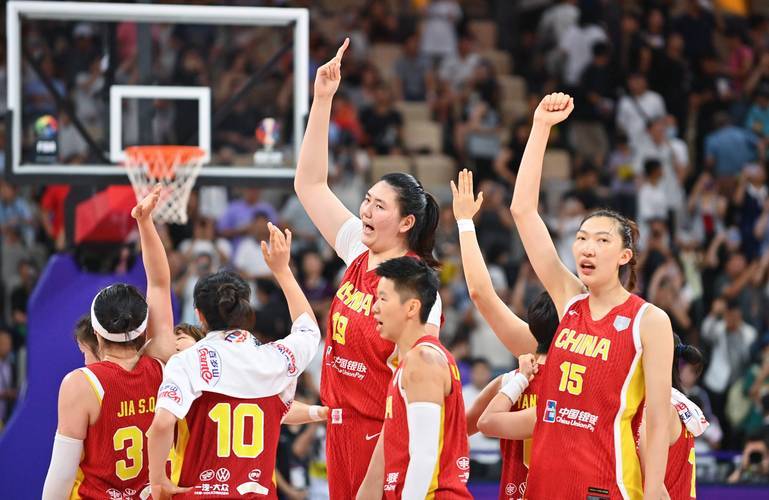日本女篮崩了！3人17中3，欧洲2队领跑，中国女篮晋级迎来利好