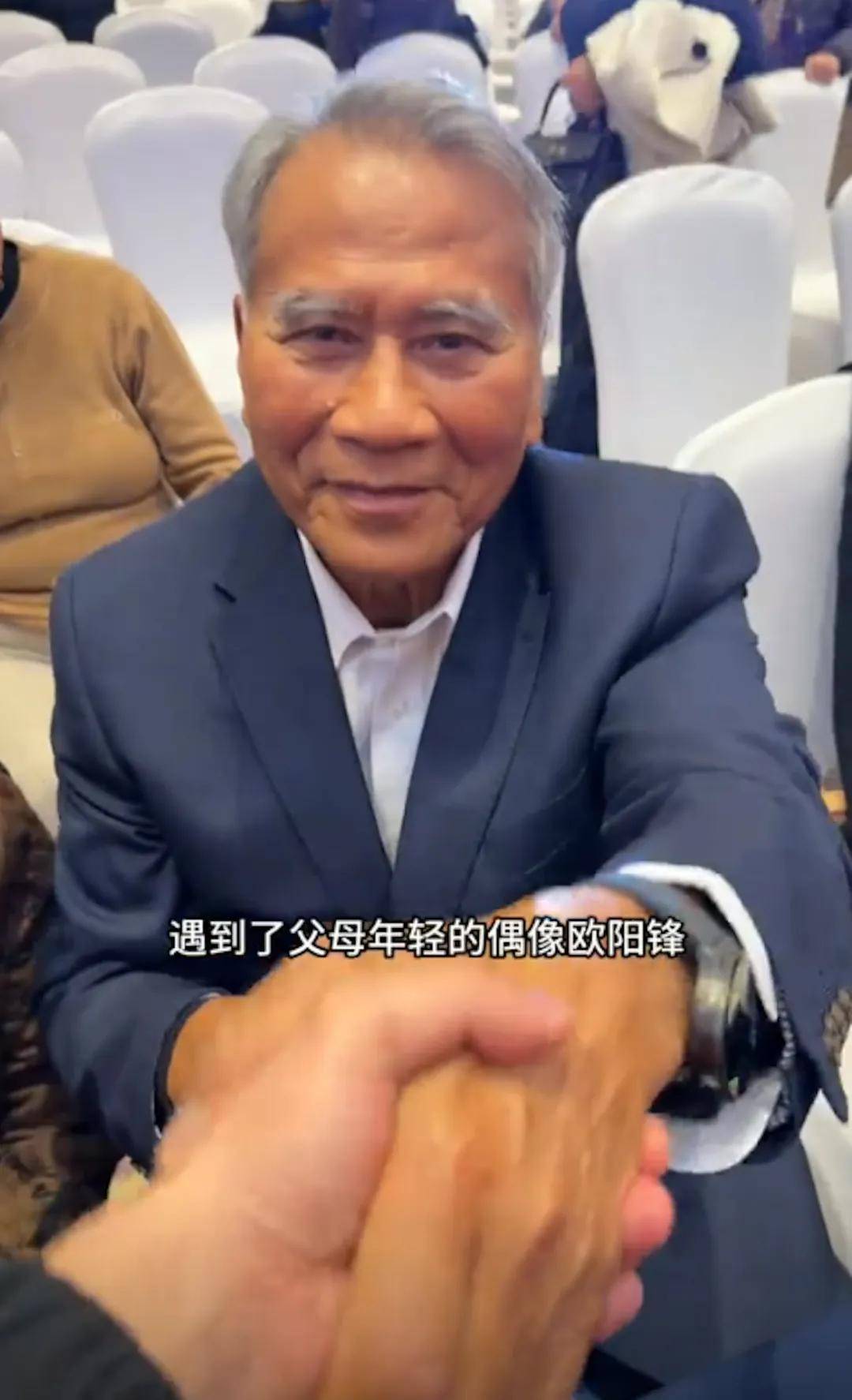 朱鐵和與粉絲握手。(影片截圖)