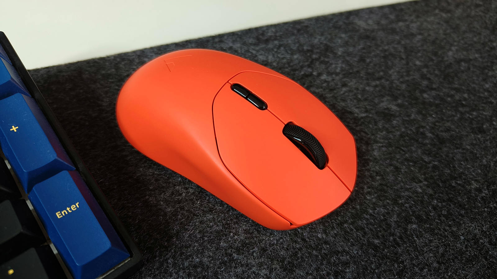 电竞鼠标界的性能怪兽组合：雷柏VT1+P5 PLUS焰影橙上手体验