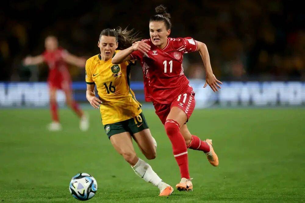 日本女足与澳大利亚女足，错过拍大腿！